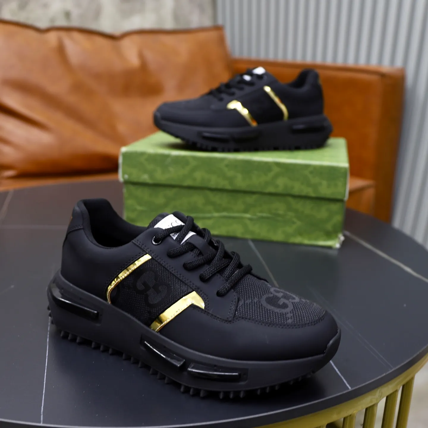 Ex-factory price: 462💰🙅‍♂️🙅‍♂️🙅‍♂️ Brand: GUCCI Standard code: 38-44 (45 customized) Grade: Same as the official website Material: Original material splicing Comfortable and breathable lining Lightweight and wear-resistant sports outsole Style category: Men's fashionable casual shoes Running sneakers Distinguished luxury brand elements Top luxury Color: actual picture color